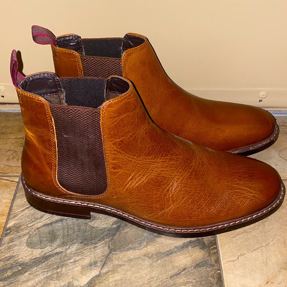 Crown Vintage. Size 8. Brown. Brand new. Never worn